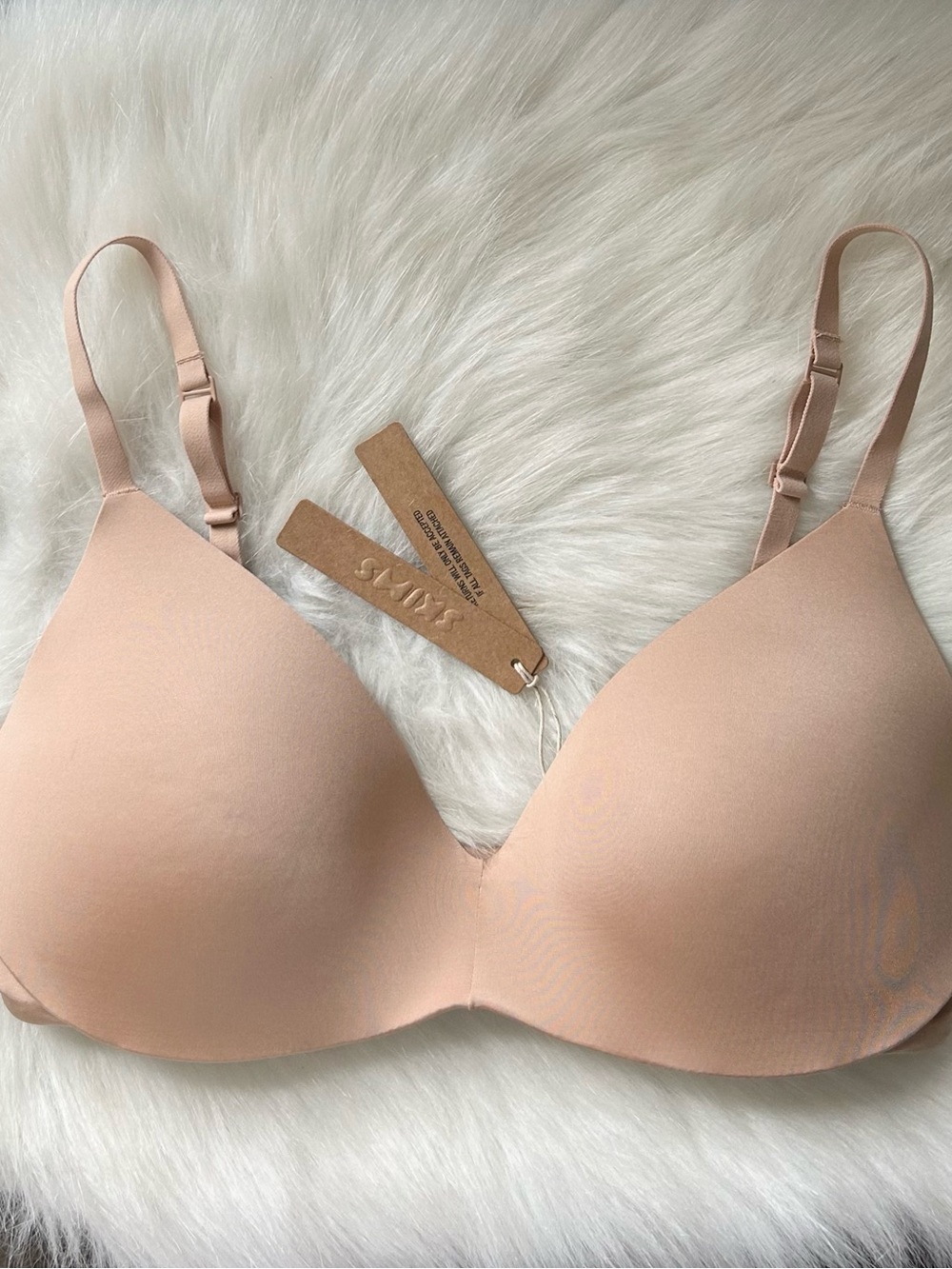 SKIMS Wireless Form Push-up Plunge Bra 34D BR-WRL-1891